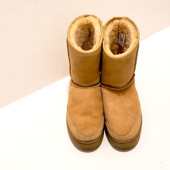 UGGs - Picture 3 of 14